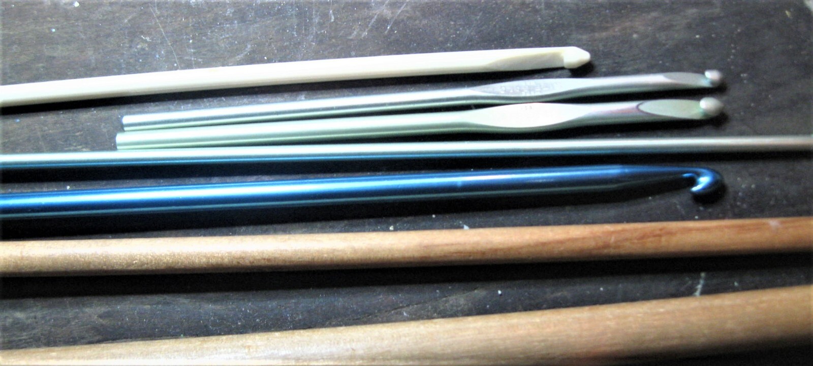 KNITTING/CROCHETING ACCESSORIES-