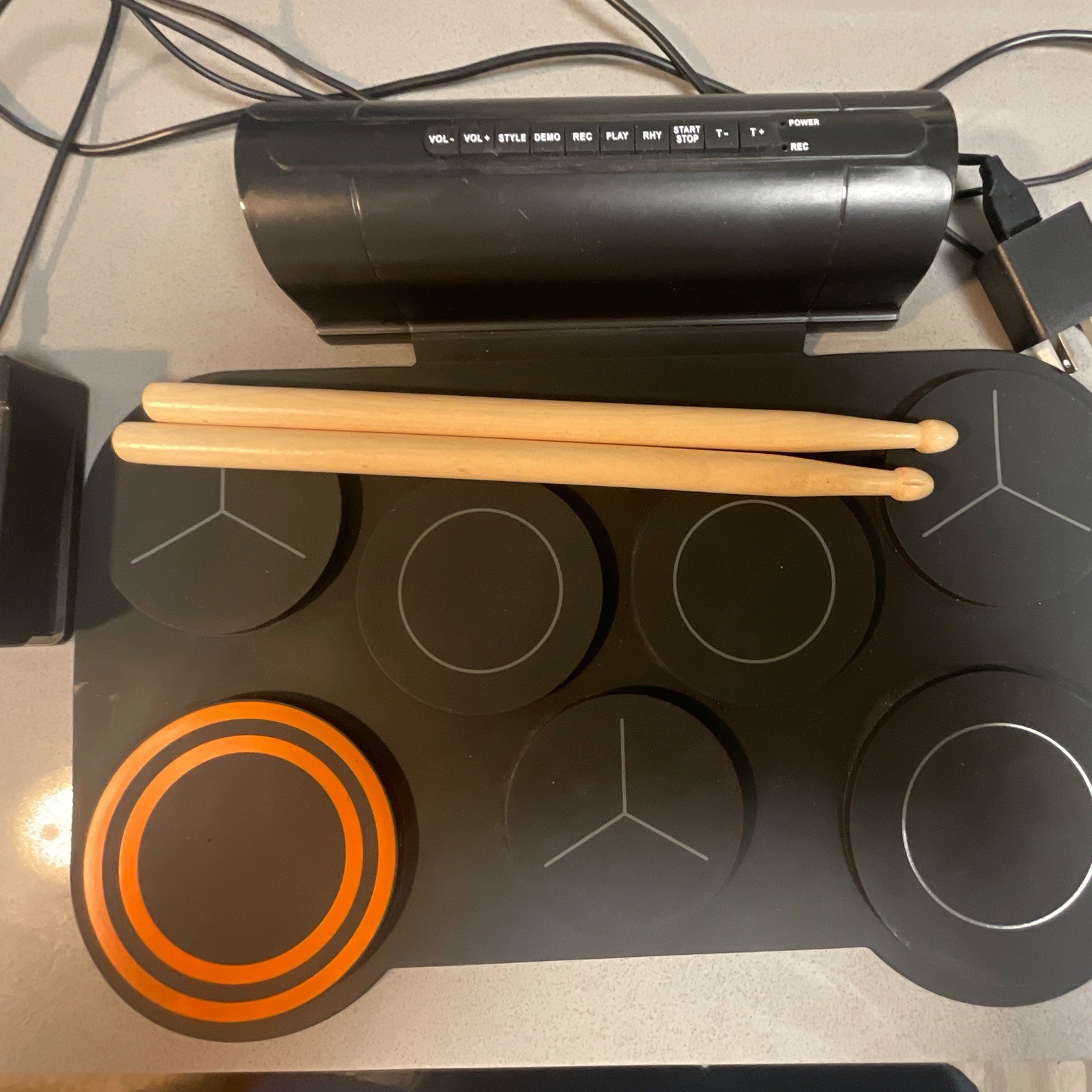 Donner Digital Drum Pad Set w/ Drum Sticks, Built-In Speaker, USB/DC 5V, MP3 In