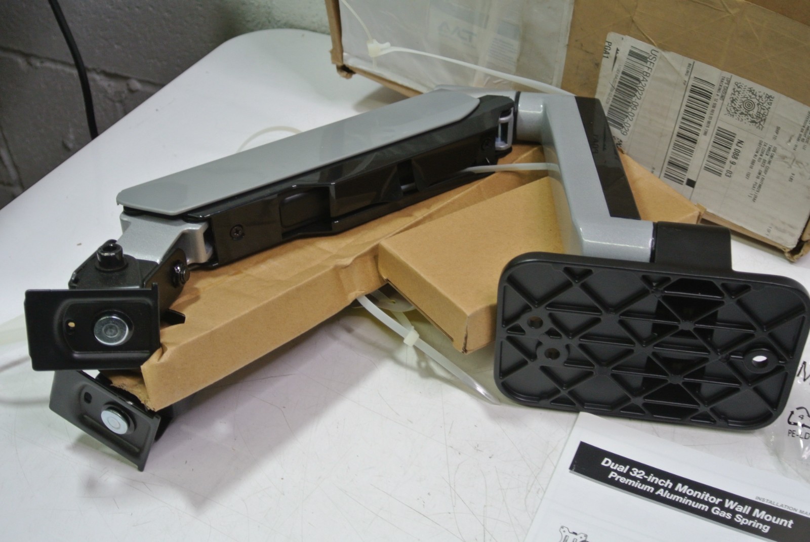 AVLT (AVLT-DM10-1) Dual Extended 32" Monitor Wall Mount