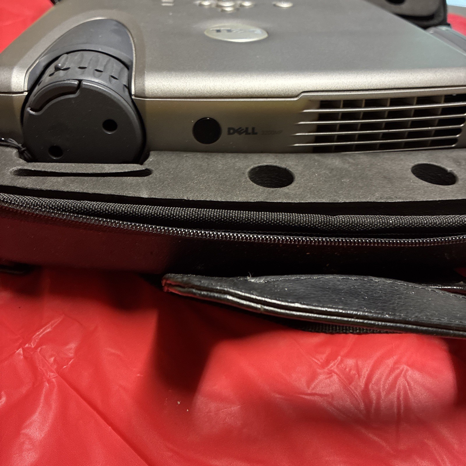 Dell 3200MP DLP Multimedia Home Theater HD Front Projector - With Case & Remote