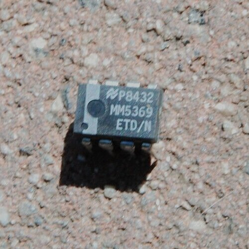 x1 MM5369 ETD/N 17 Stage Oscillator/Divider 60Hz out @3.25MHz, DIP8 National USA