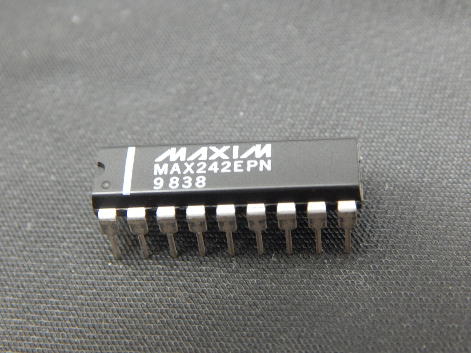 MAXIM MAX242EPN Dual Transmitter/Receiver RS-232 18-Pin PDIP - USA FAST SHIPPING