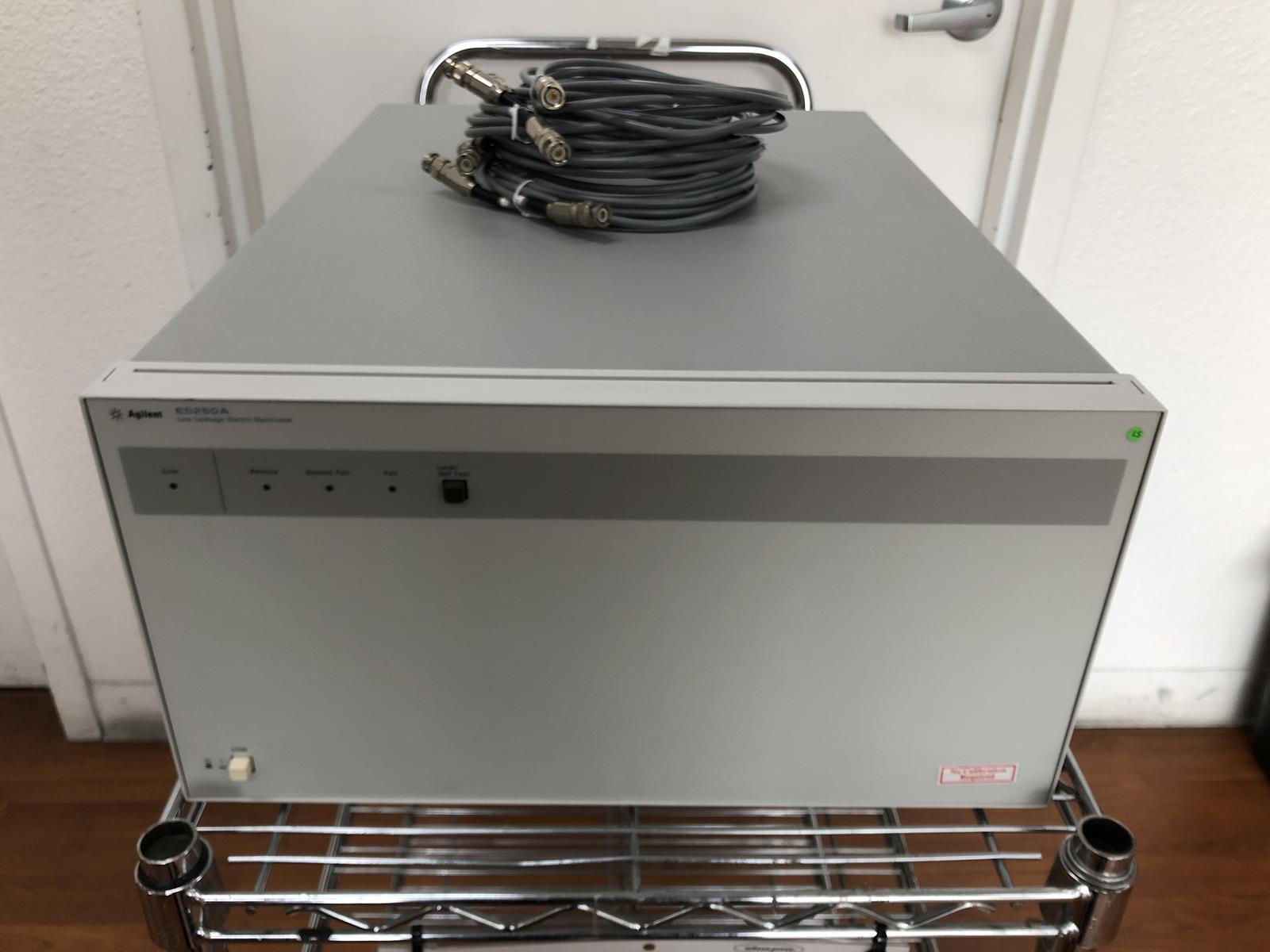 AGILENT E5250A LOW LEAKAGE MAINFRAME (1) E5252A 10X12 MATRIX SWITCH PLUG-IN