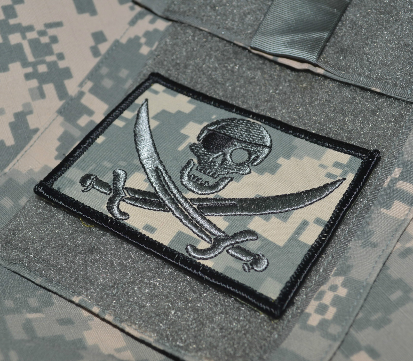 DAESH BASHER JSOC USMC GHOST RECON 2-PC: TRUNK MONKEY BRIEF+ PLASTIC BAGGAGE TAG
