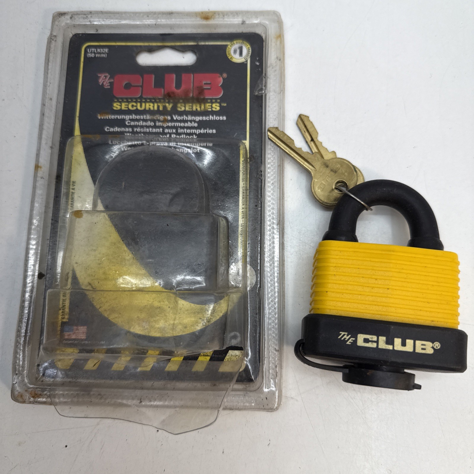 THE CLUB SECURITY SYSTEM PADLock UTL832E  LAMINATED STEEL BODY