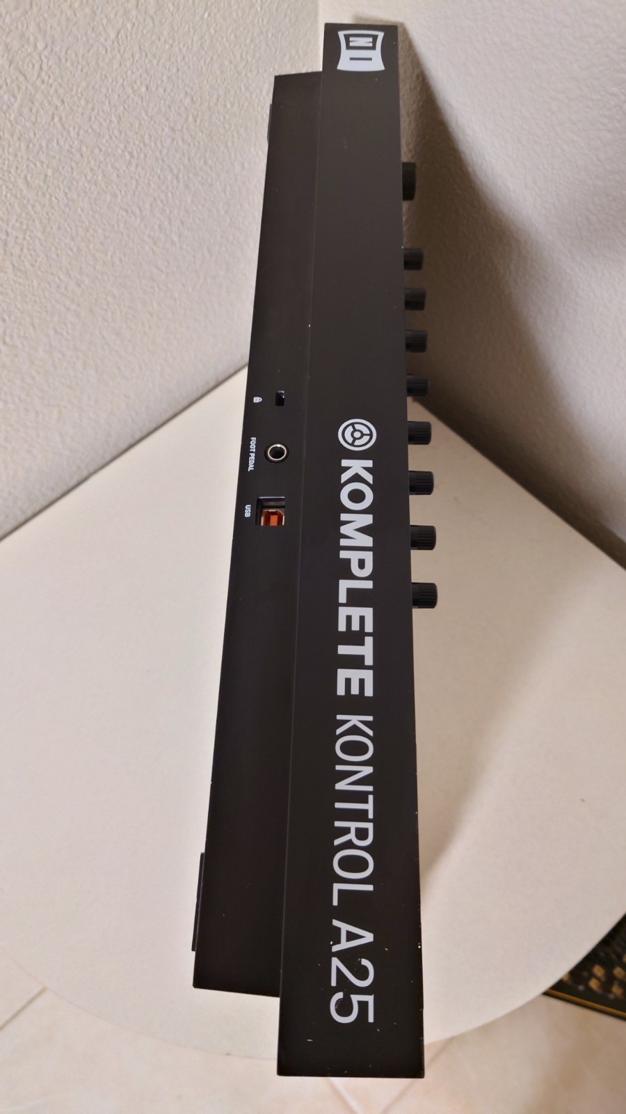 Native Instruments Komplete Kontrol A25 25-Key MIDI Controller Pitch Mod