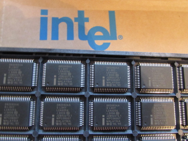 S82093AA INTEL I/O Advanced Programmable Interrupt Controller 64pin PQFP 1pc USA