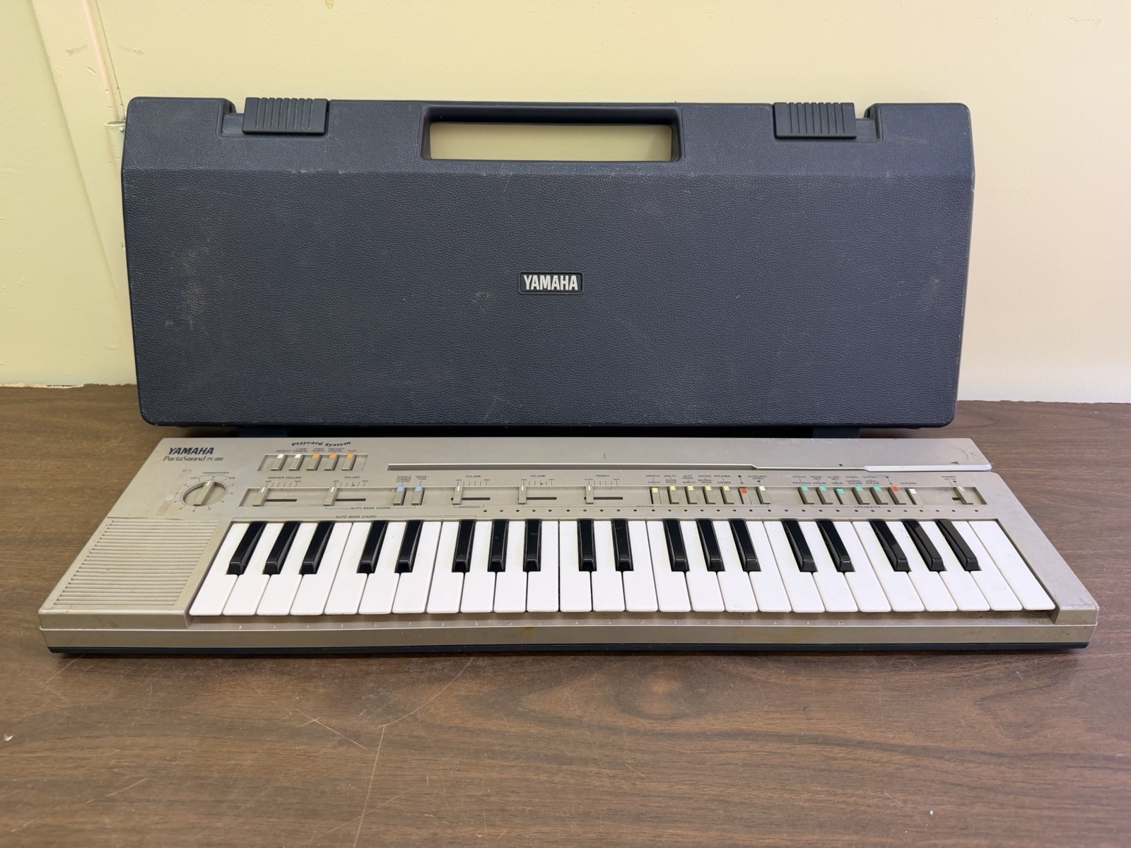Yamaha Portasound PC-100 Vintage Electronic  Keyboard with Hard Case!