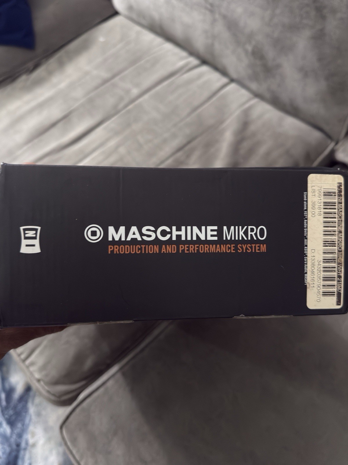 Native Instruments MASCHINE MIKRO MK2 White 16-Pad Digital Sampler & Sequencer