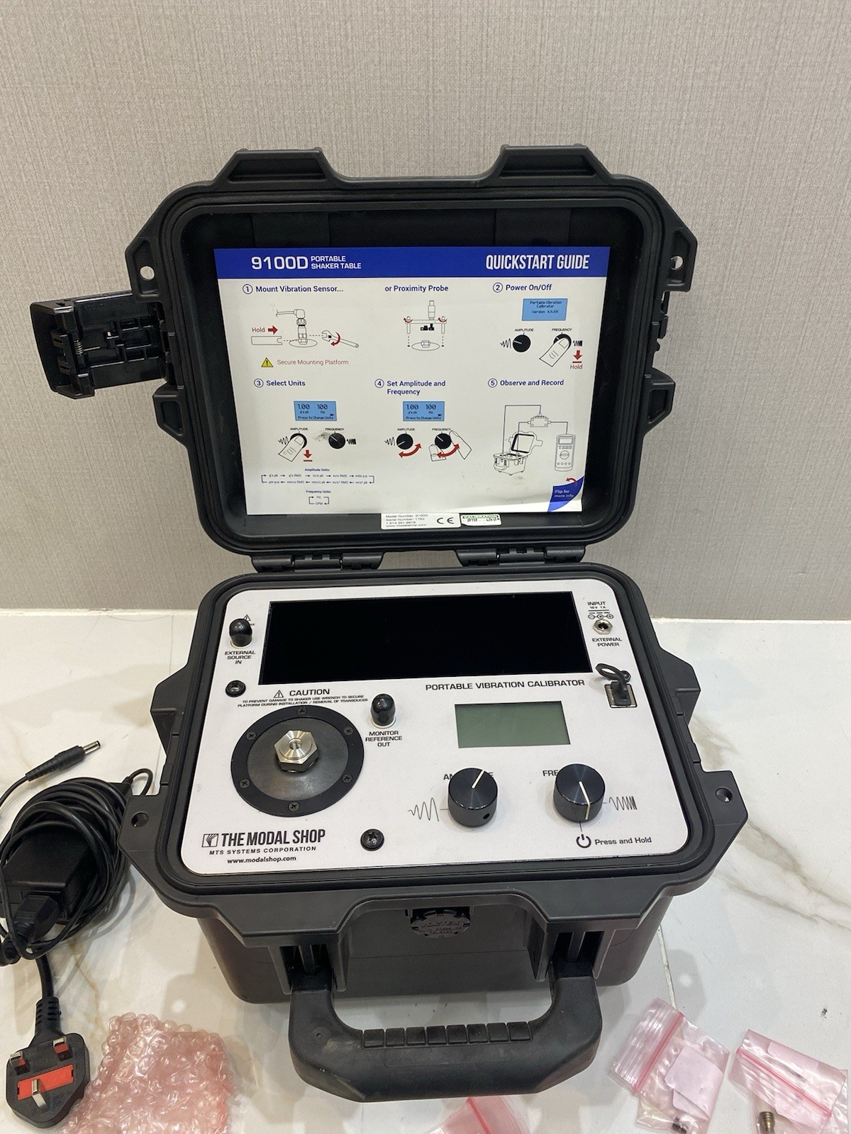 THE MODAL SHOP 9100D Portable Vibration Calibrator