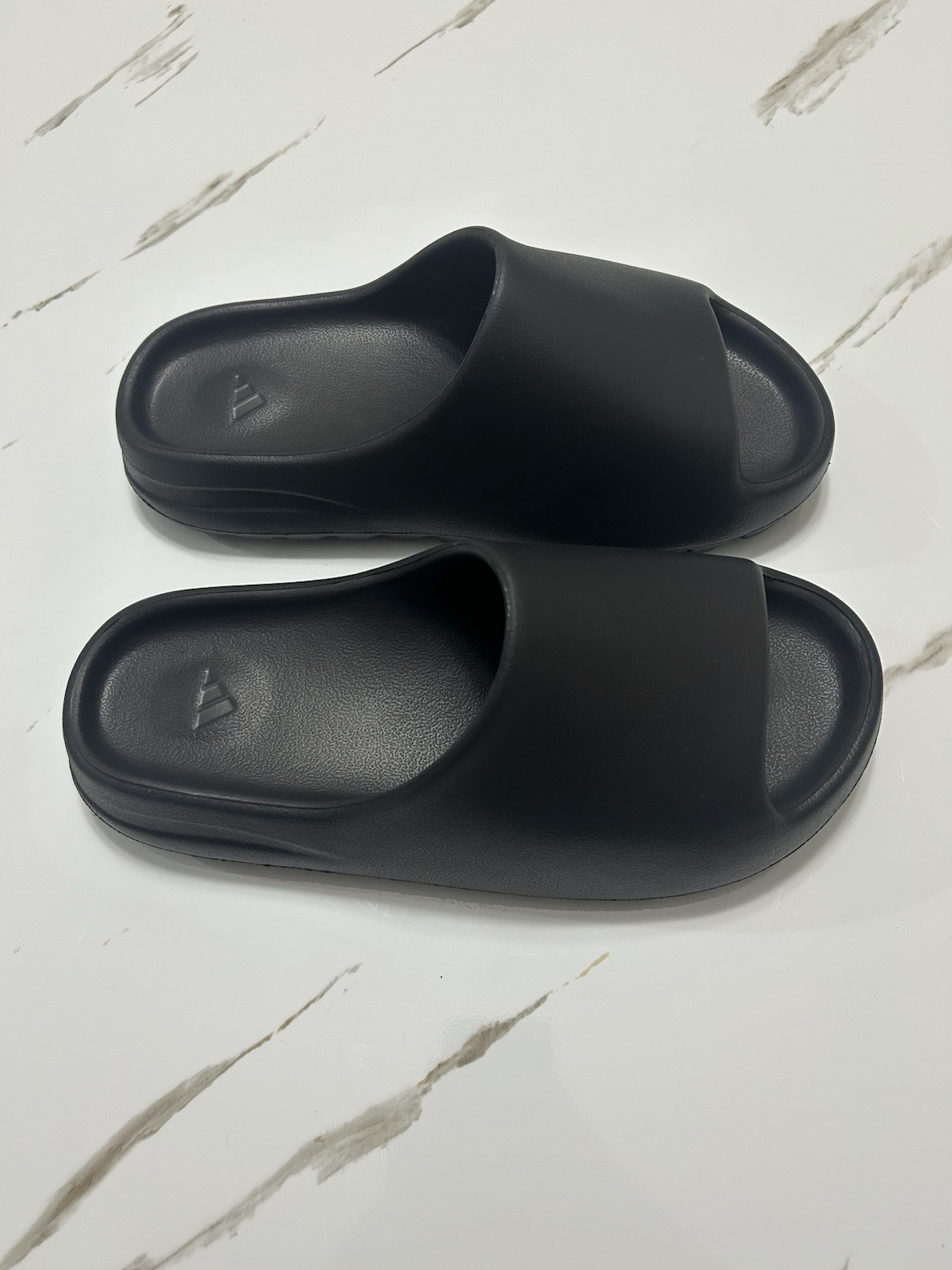 YEEZY SLIDES ONYX SIZES 4-13
