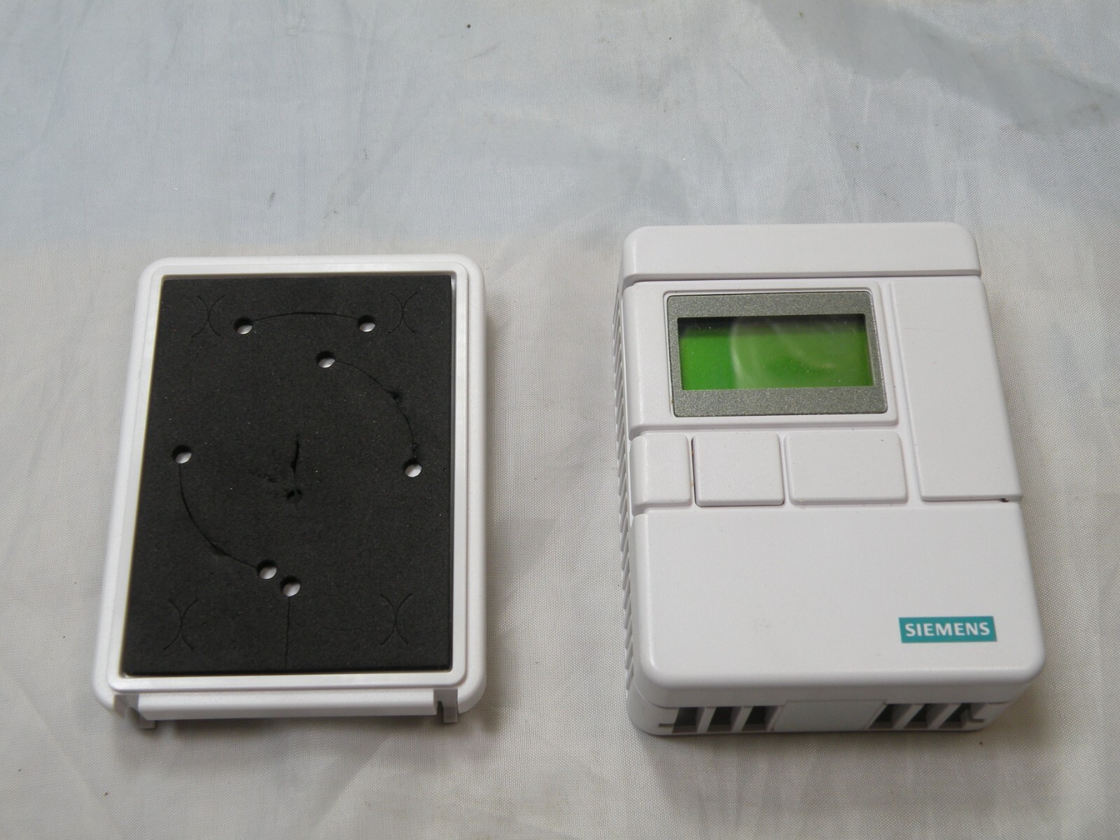 Siemens QAA2062.FWU, Temp. Sensor, 0-10V, 55-95F, Setpoint, Override & Display
