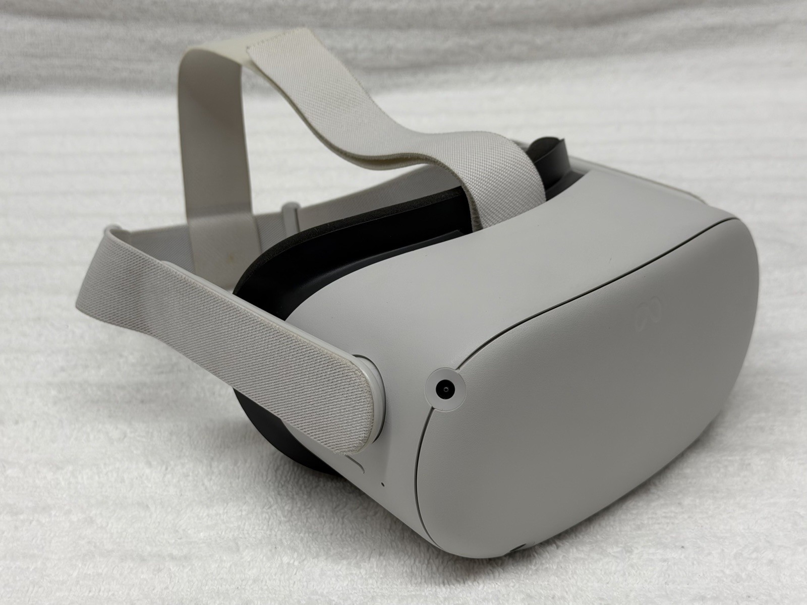 Meta Oculus Quest 2 128GB Advanced All-In-One VR Headset ONLY Good Condition