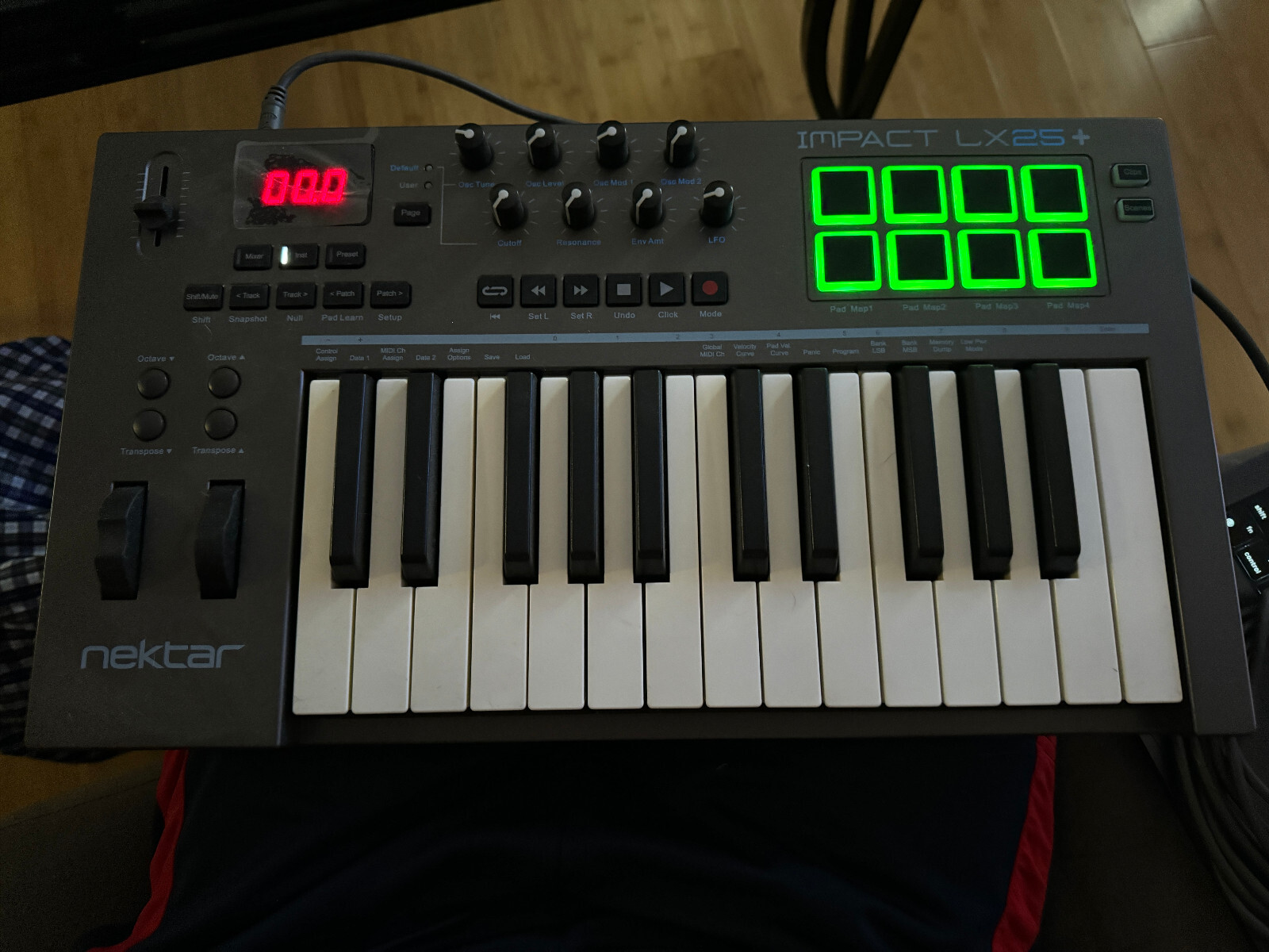 Nektar IMPACT LX25 25 Keys 8 Pads MIDI Controller G2U