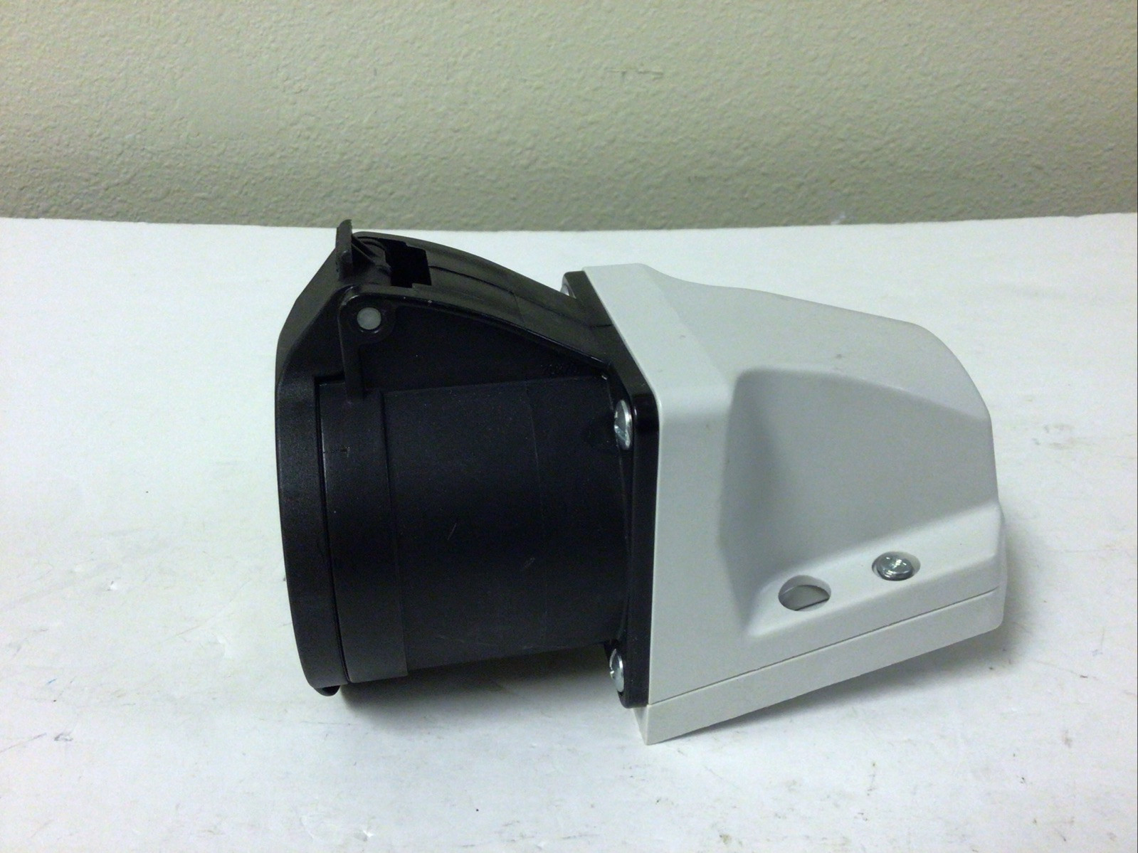 NEW, PCE TYPE 125 SOCKET IP44 32A-7H CNNECTOR, FREE SHIPPING