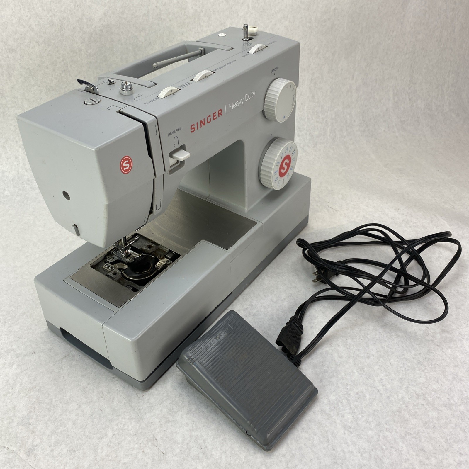 Singer 4423 Heavy Duty Sewing Machine With Pedal - For Parts or Repair
