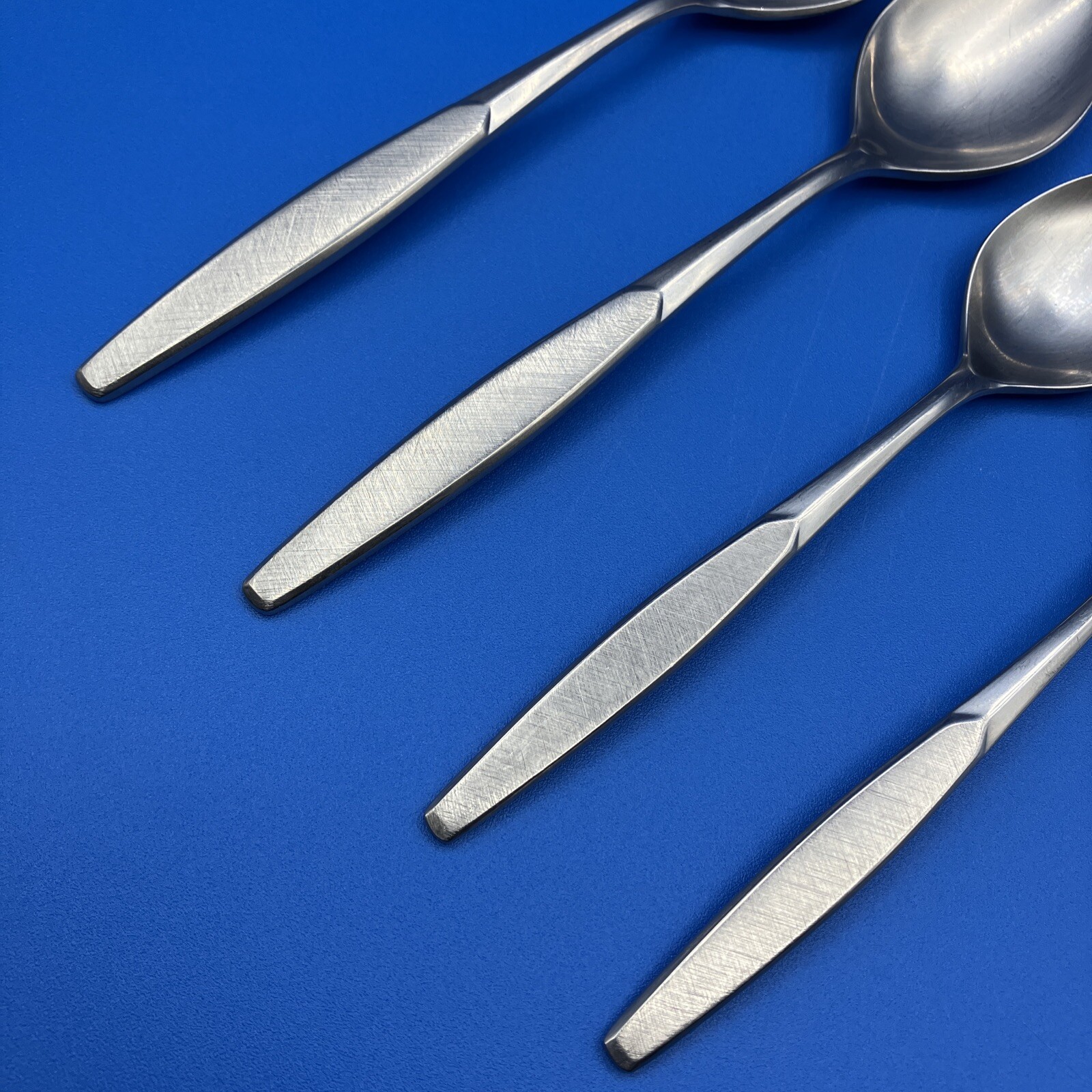 (4)International Deluxe SATURNA Satin Stainless SPOONS Burnished Handle Flatware