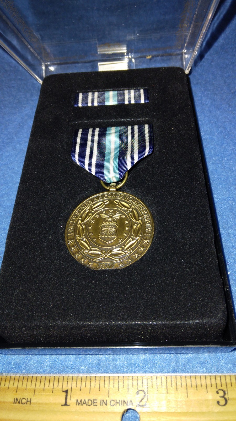 UNITED STATES AIR FORCE Commemorative Medal with ribbon bar and display case