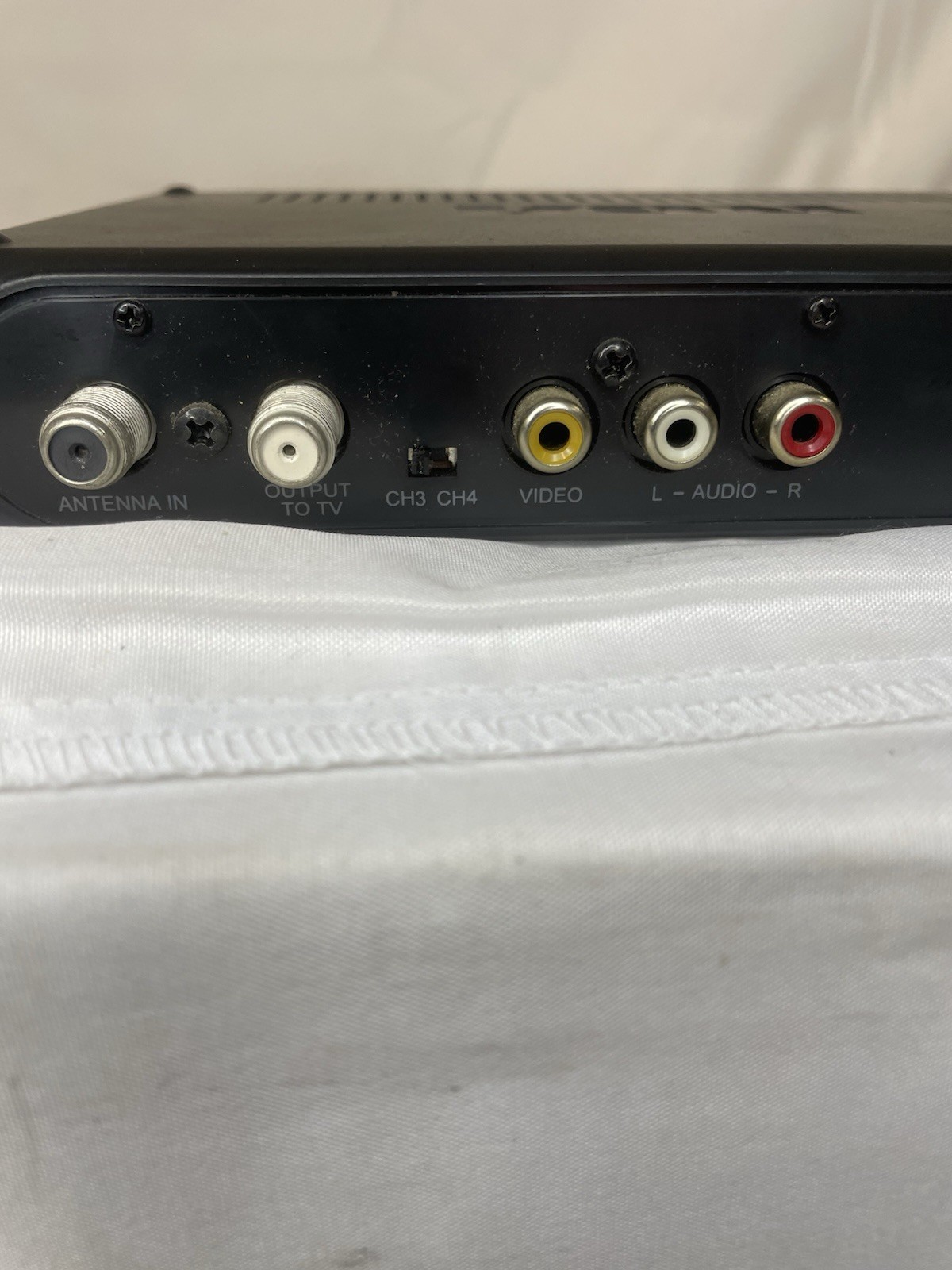 RCA Digital TV Converter Model DTA809 with Remote