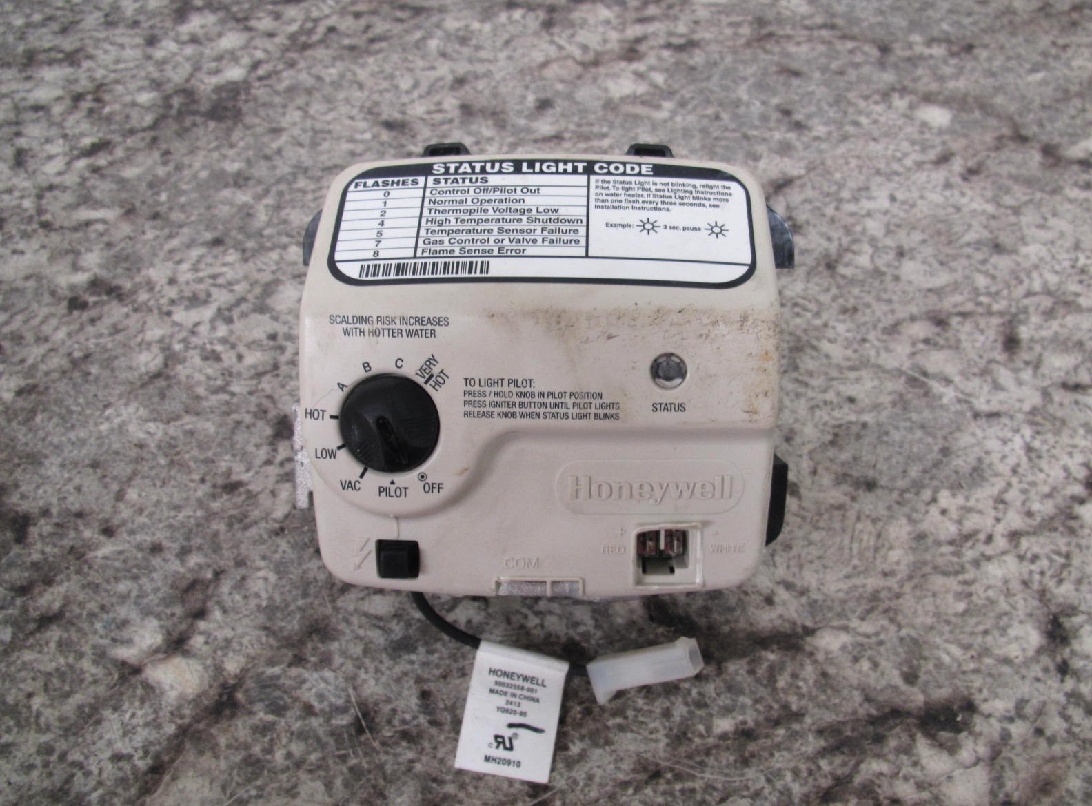 AO Smith Honeywell WV8840B1110 / 321166-000 Water Heater Gas Valve / Thermostat