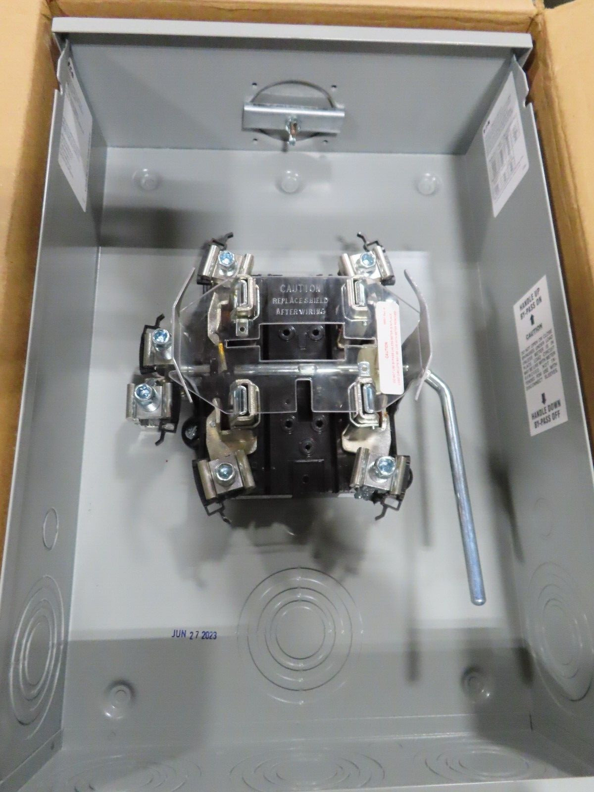 Eaton 1006352CCH Meter Socket 200A 600V 1PH3W 4T RL BYPASS UG/OH -MB435-NEW