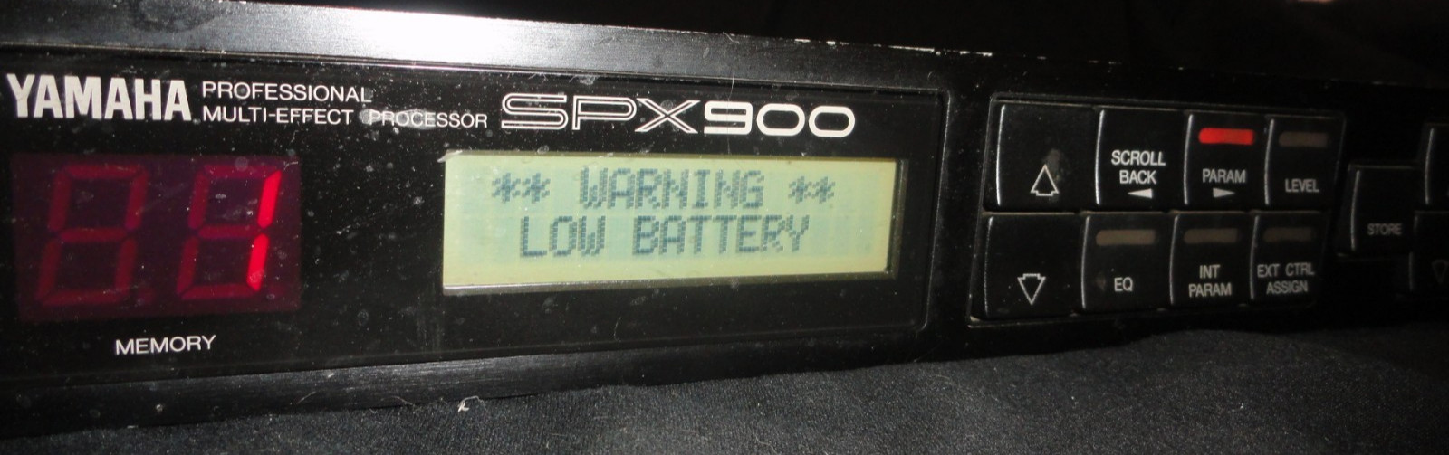 Yamaha SPX900 Professional Multi-Effect Processor POWERS ON AS-IS NEEDS WORK