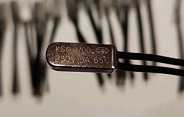 THERMOSTATIC STEEL TEMPERATURE SWITCH KSD9700 250V 5A 65°C NC NORMALLY CLOSED ON