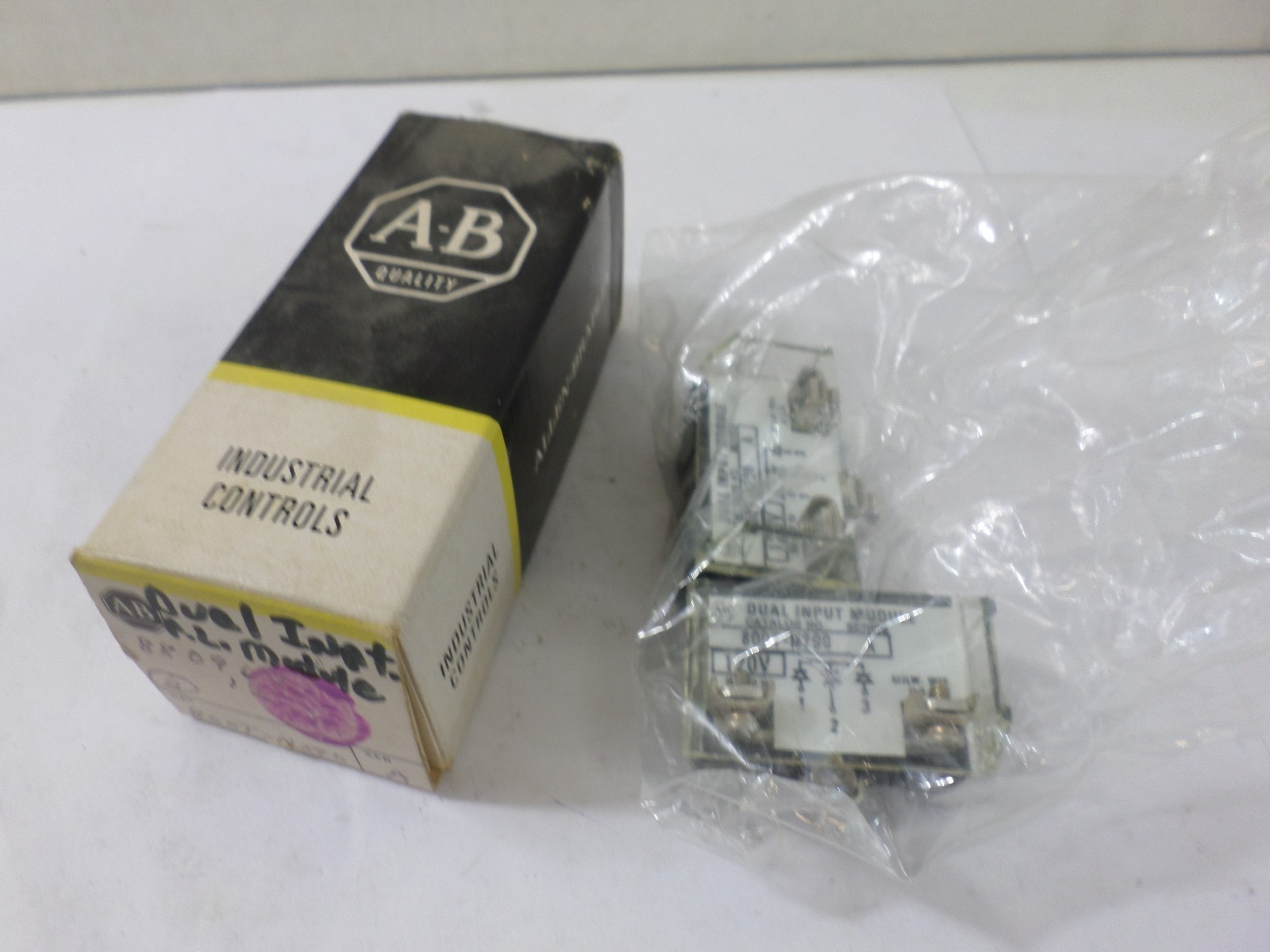 New Surplus Allen Bradley 800T-N290 Dual Input Module Ser A 120V Box of 2