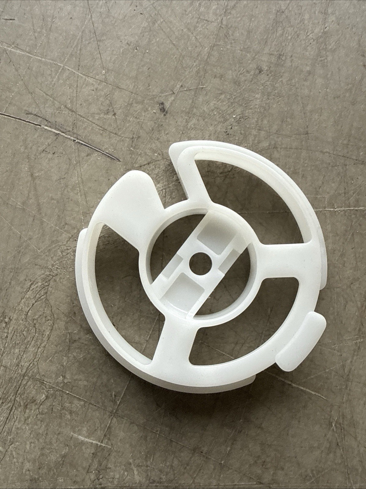 Automatic Products AP Snack Vending Machine Spiral Hub White Plastic