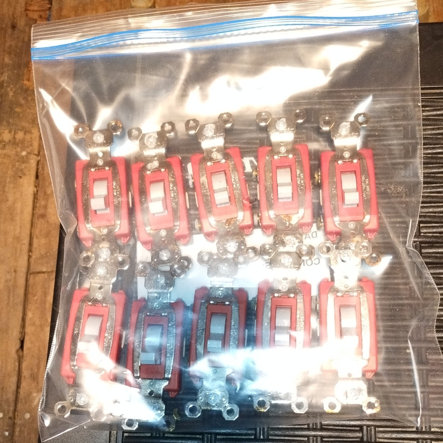 Pass & Seymour PS20AC1-GRY 10 Toggle Switches 20A 120/277V Red SPST