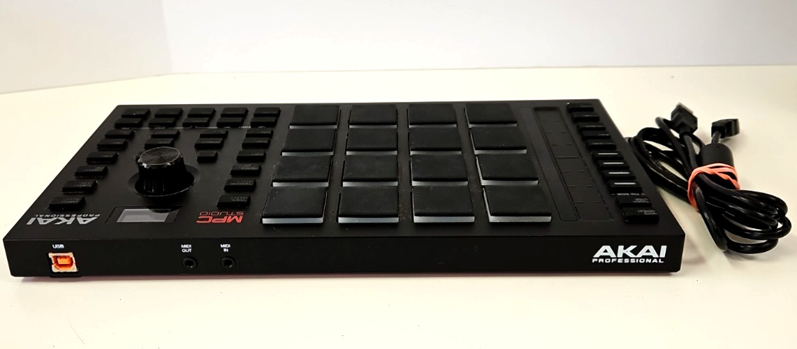 Akai Professional MPC Studio Music Production Controller with USB Cable