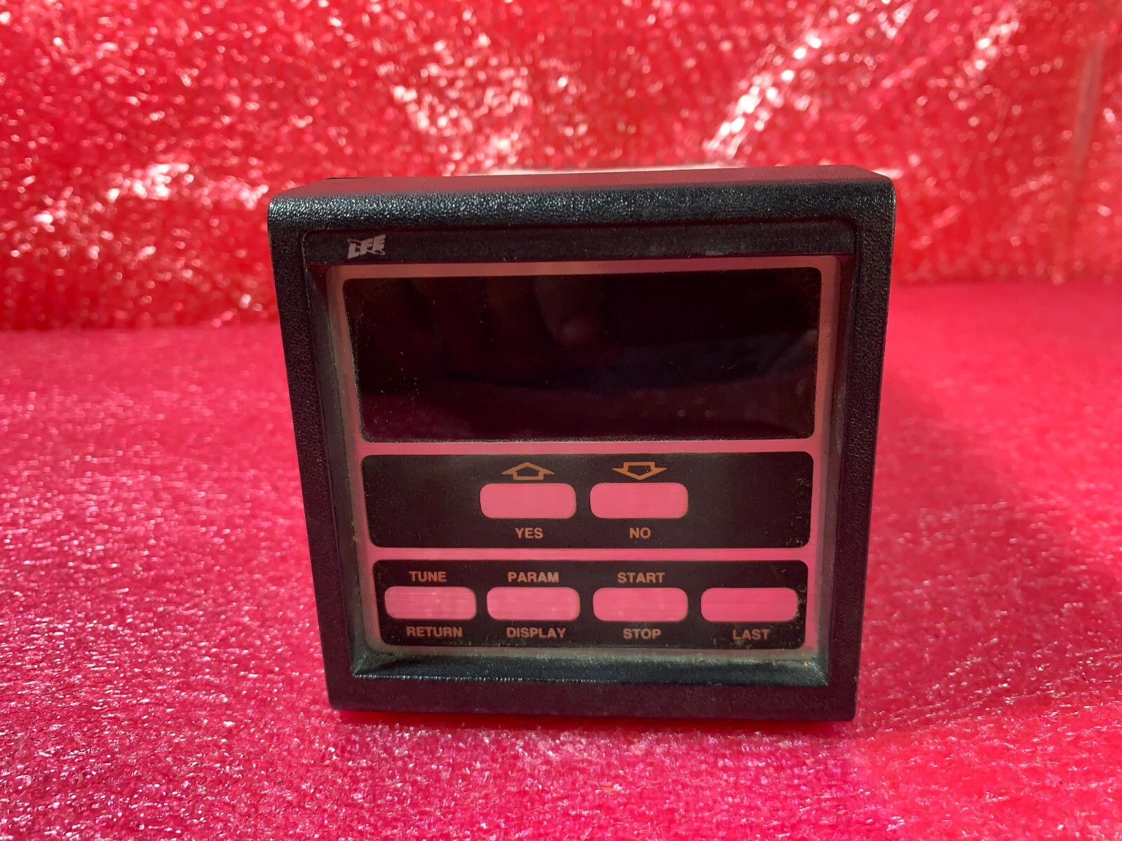 LFE Instruments Temperature Controller 220VAC 4-20mA Model 2000