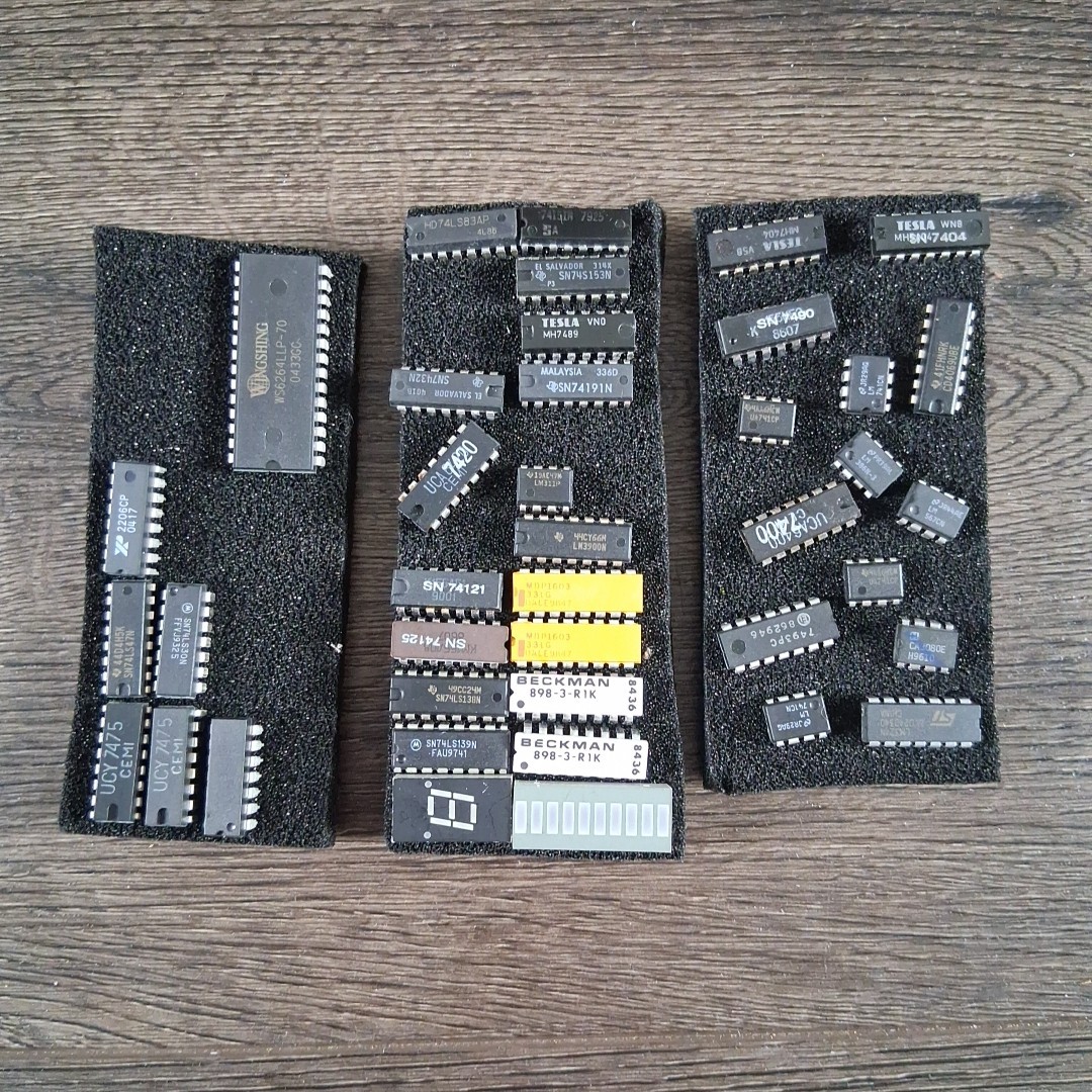 LOT 56 Electronic Chips - Wingshing, Tesla, TI, Beckman, Motorola