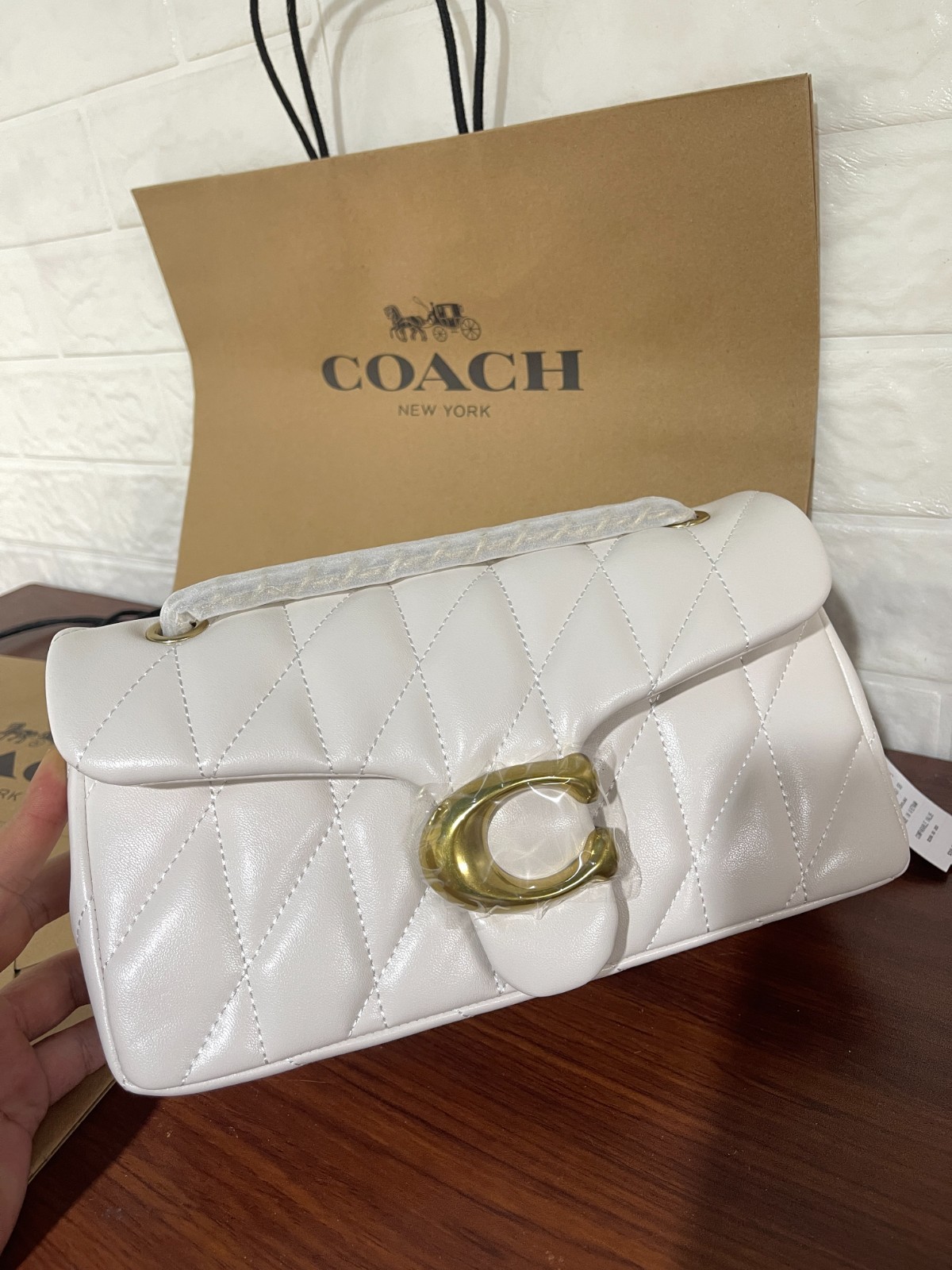 NWT Coach CP150 White Tabby Shoulder Bag 26 Quilted Leather New Outlet Products