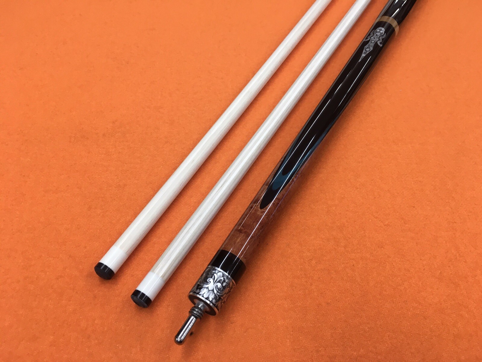 LONGONI POOL CUE LUX SILVER OCTAGONAL WITH S30 SHAFTS ( LIMITED EDITION ).