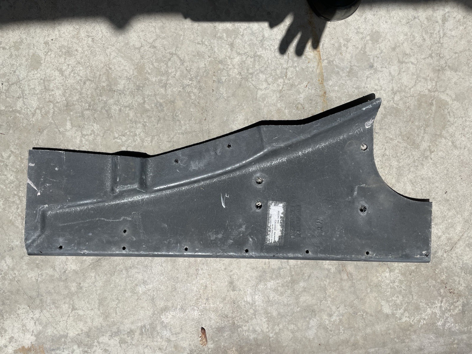 3530313c3  International Outer Right Cowl Panel Fits 5900i,9900,HX