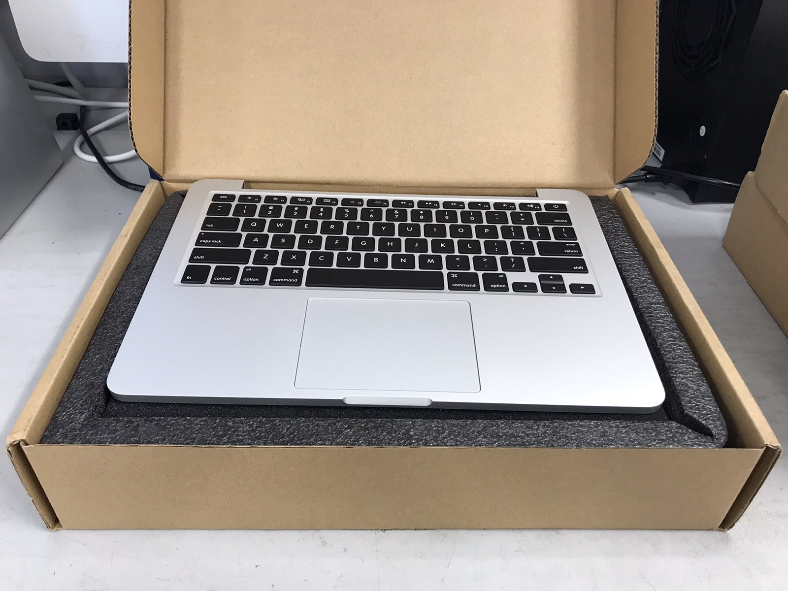 Apple MacBook Pro 13" 2015 A1502 Silver Top Case Part Number 661-02361