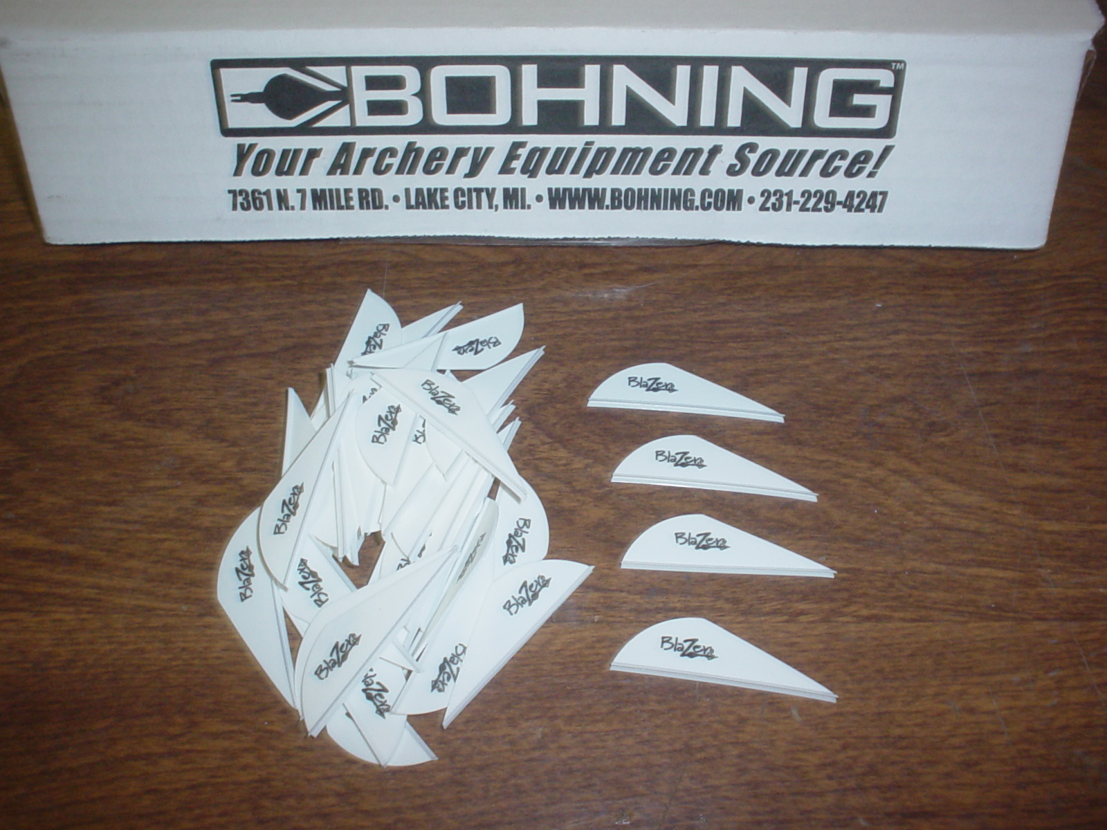 12 Bohning 2" BLAZER Arrow Arrows VANES Archery WHITE 1dozen archery fletching