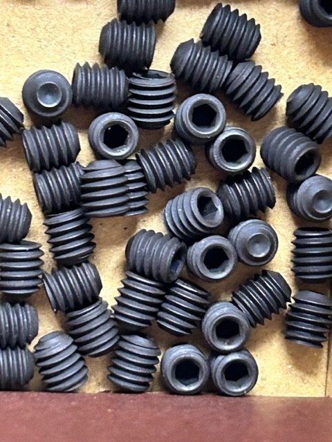 8-32 x 3/16 CUP POINT SET SCREWS - BLACK ALLOY STEEL - 100 PIECES