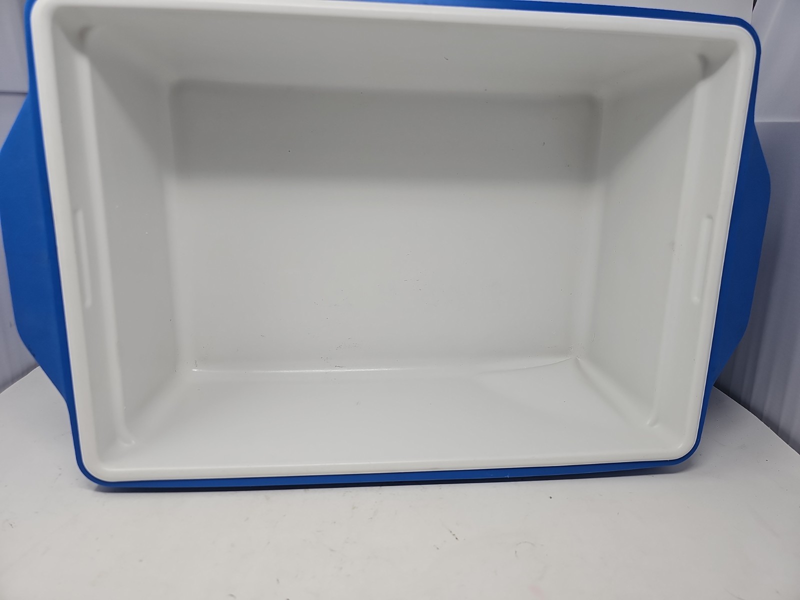 Coleman Party Stacker 6225 Cooler in Blue 24 Cans Defect