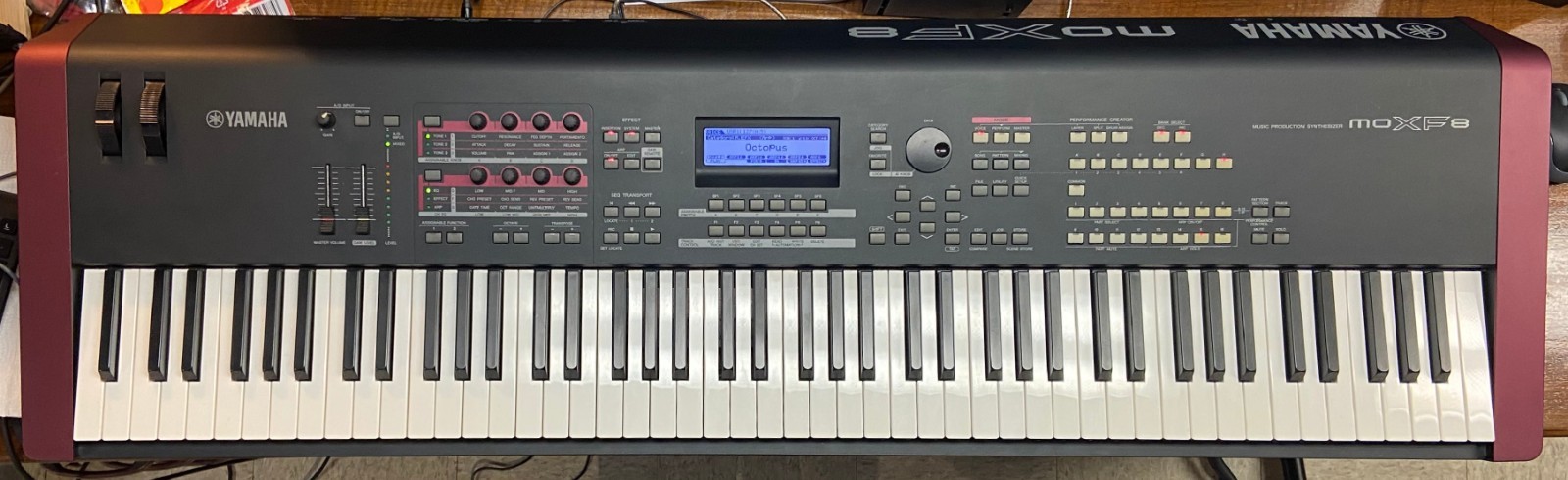 YAMAHA MOXF8 / 88-key with ON STAGE Brand Stand - Graded Hammer Keys
