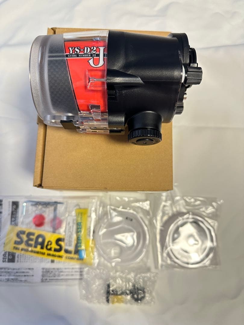 Sea & Sea YS-D2 J Optic Underwater Strobe with Fiber Cable Working