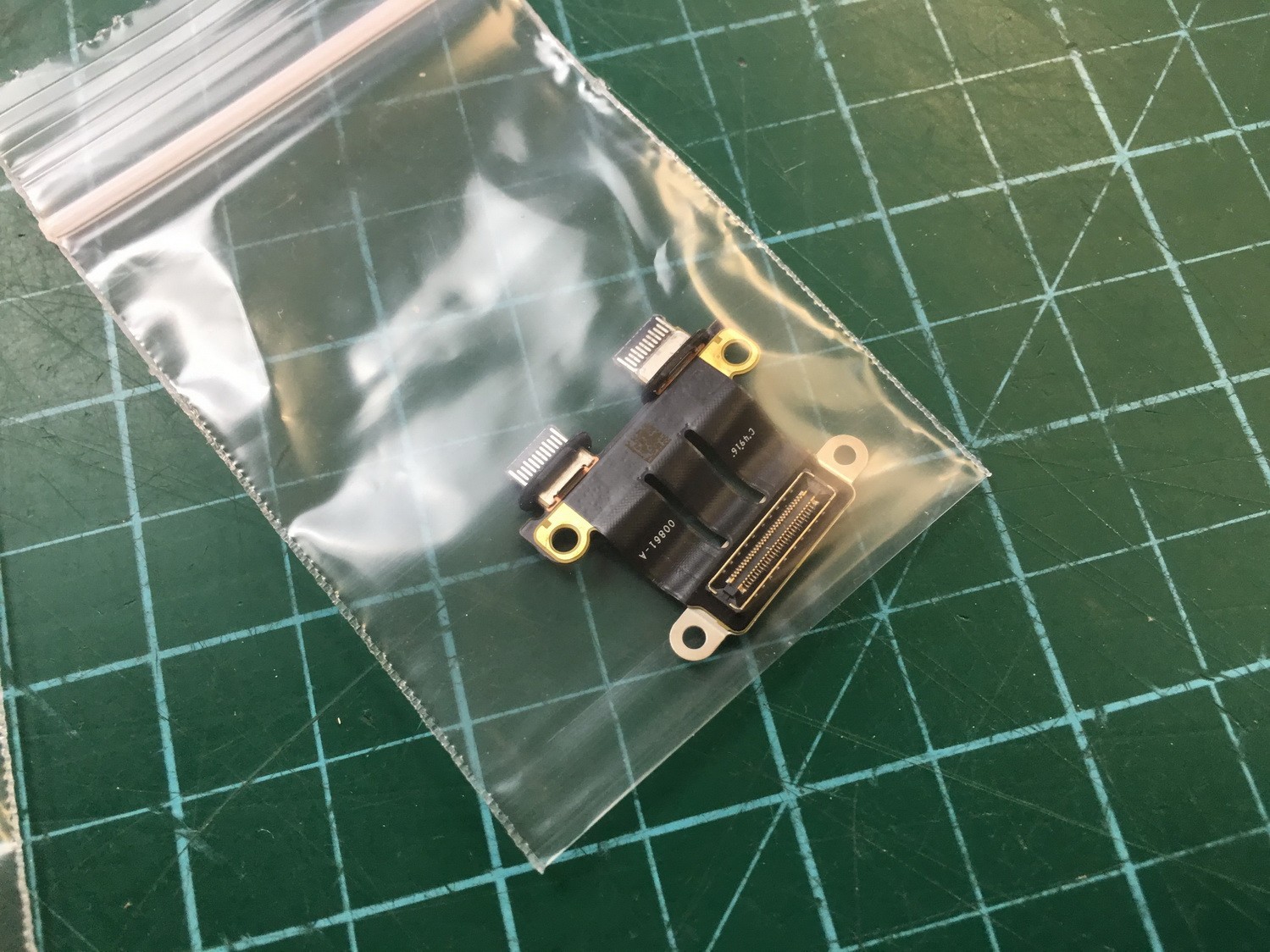 Apple MacBook Pro 13" A1706 2016 I/O USB-C Board Flex Cables 00861-A