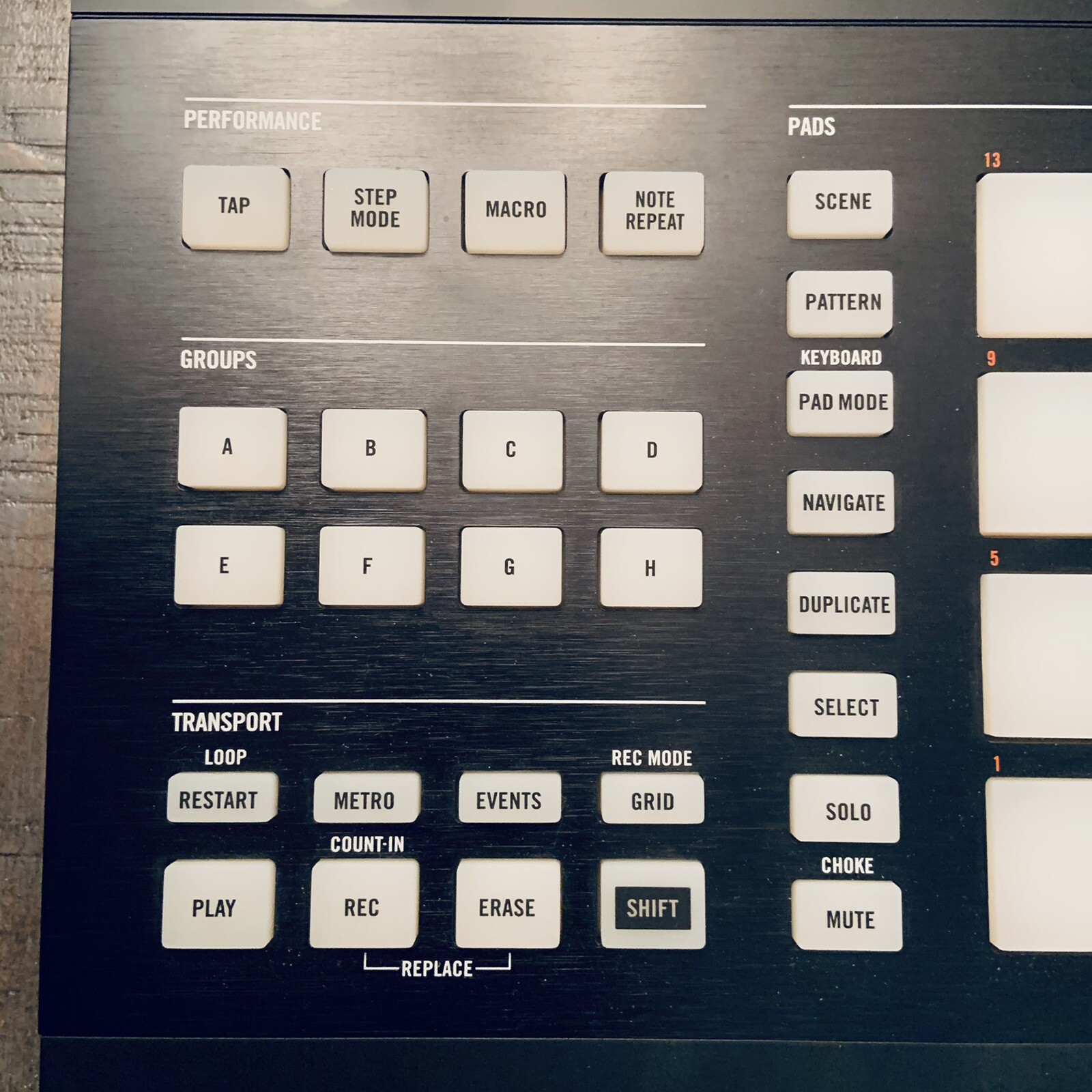 Native Instruments Maschine Studio Production & Performance MIDI Controller