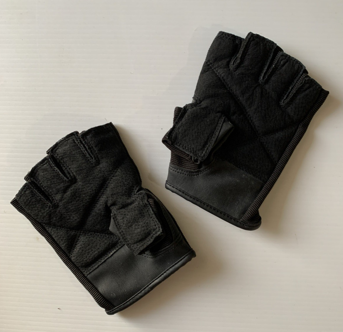 Beace Black Weight Lifting Gloves Size X Large‎ New Without Tags.