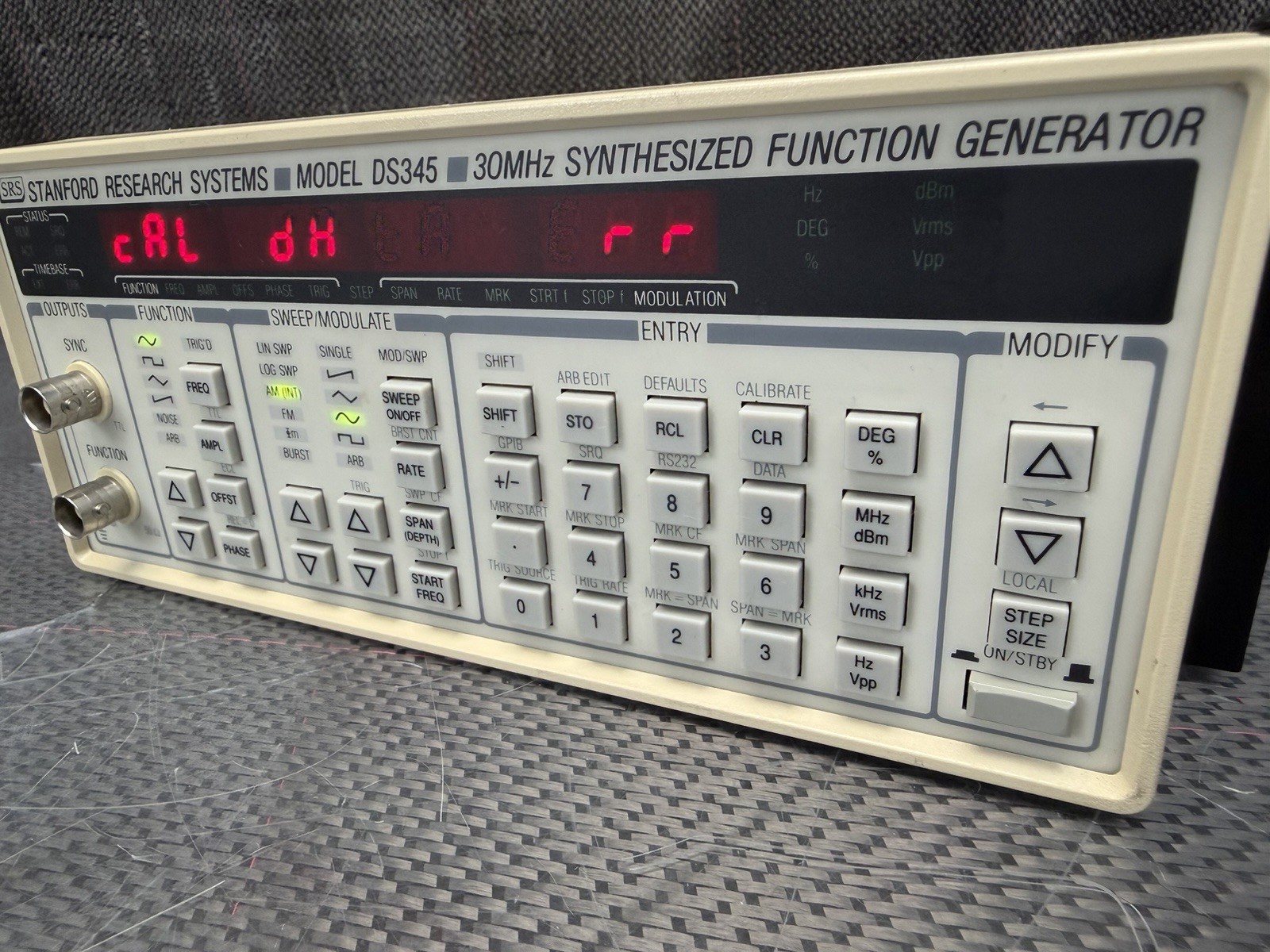 Stanford Research Systems DS345 30MHz Synthesized Function Generator