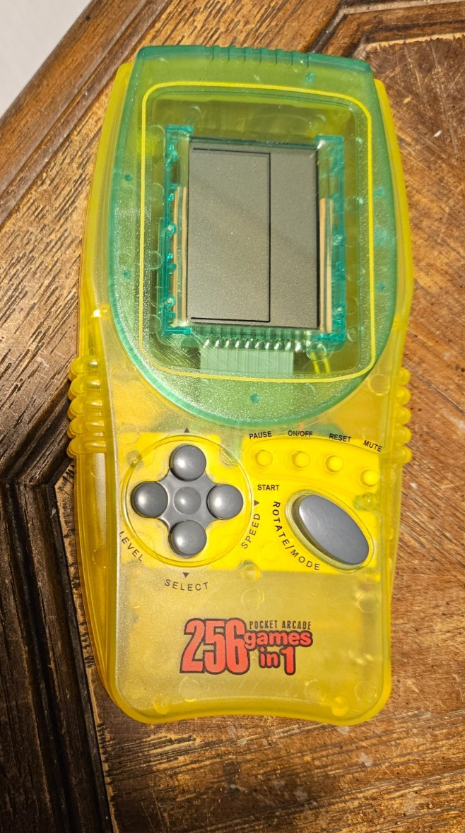Vintage Pocket Arcade 256 Games In 1 Electronic Handheld Game 2003