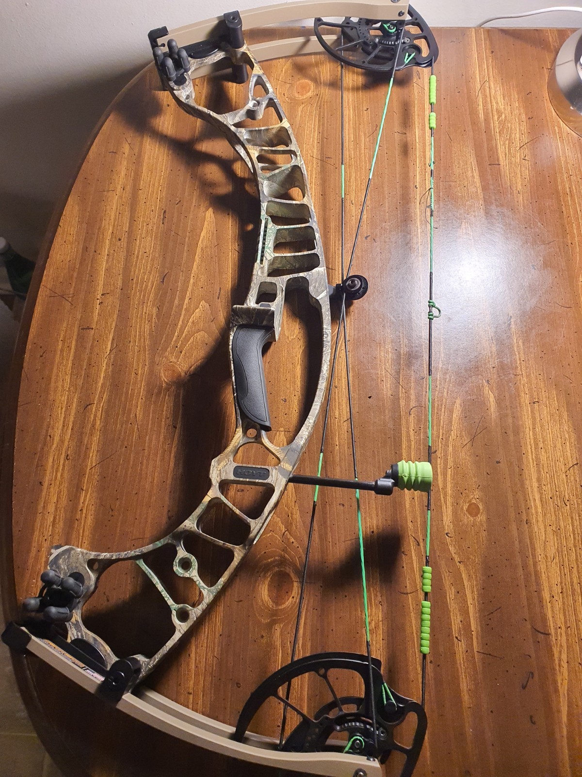Hoyt Archery Ventum Pro 30 Camo Riser 80lbs Buckskin Limbs #3 Mods 28.5-30 Draw
