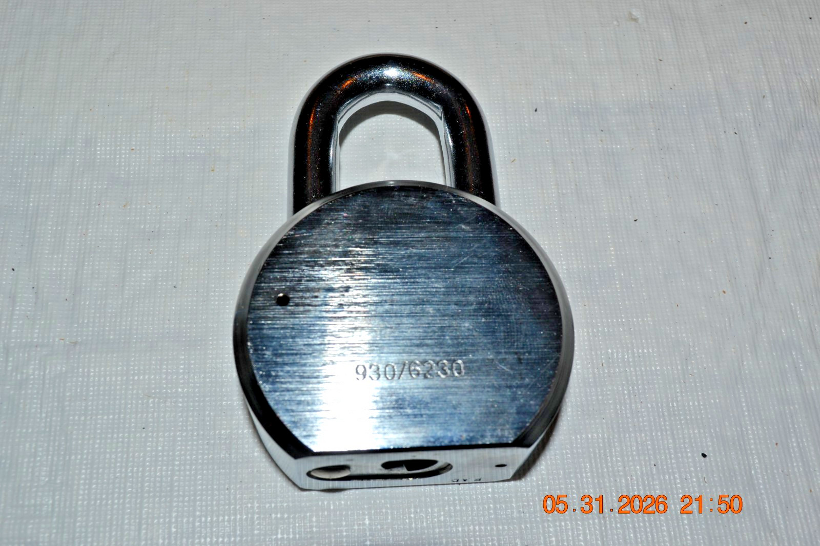 Nice Master Lock 930/6230 Hardened Keyed Padlock & 2 Correct Master Lock Keys