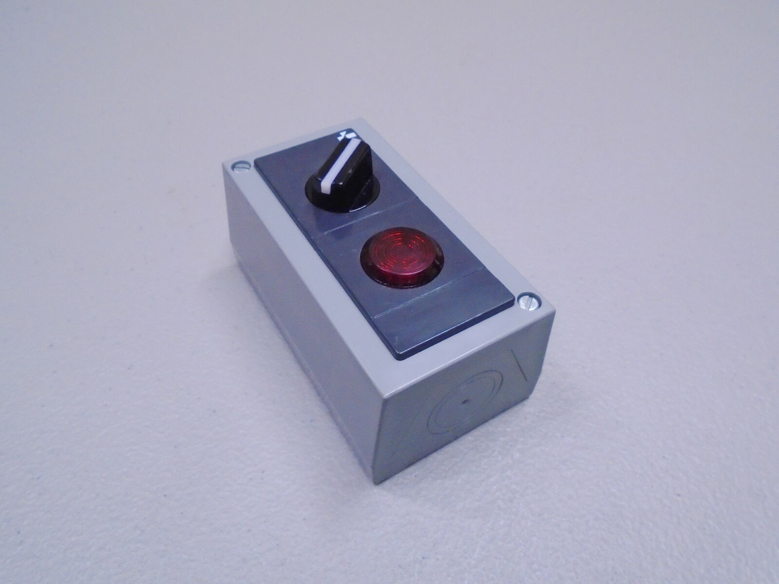 NEW Gould 2A048 Operator Stop Switch Selector H12K27S with Indicating Light